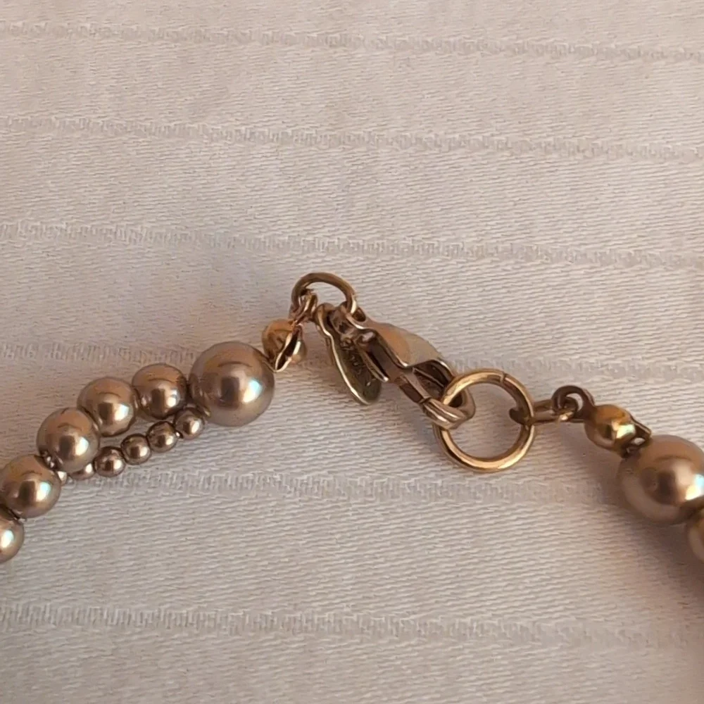 Elegant White and Gold Tone Vintage Beaded Bracelet Set - Picture 5 of 5